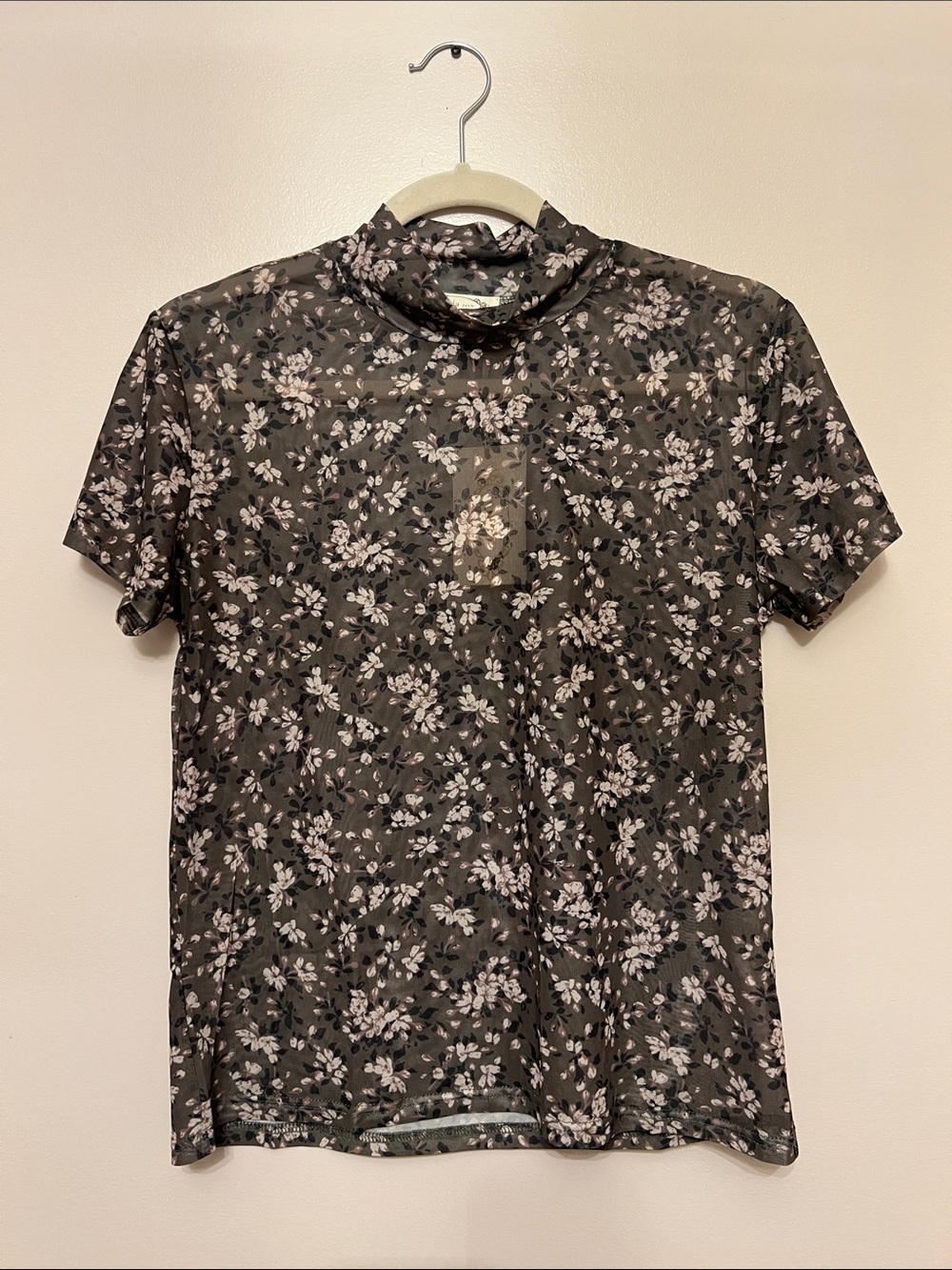 Floral Short-Sleeve Blouse in Olive Geeen with Cream Flowers